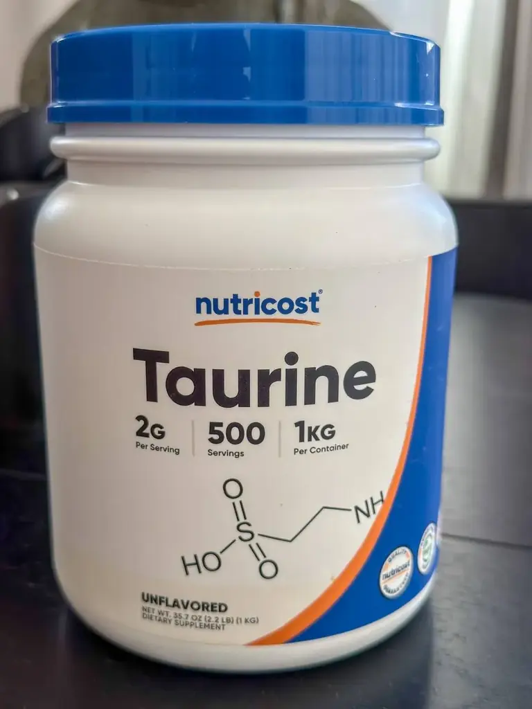 Аминокислота Таурин, 1 кг. Вскрытая, целая. Срок годности до марта 2028 года. Внутри мерная ложка. …