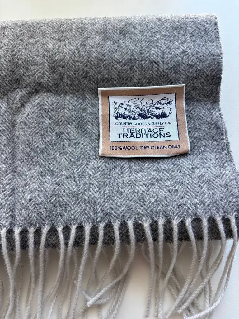 Продаю красивый шерстяной шарф британского бренда Heritage Traditions, купленный в Ирландии.