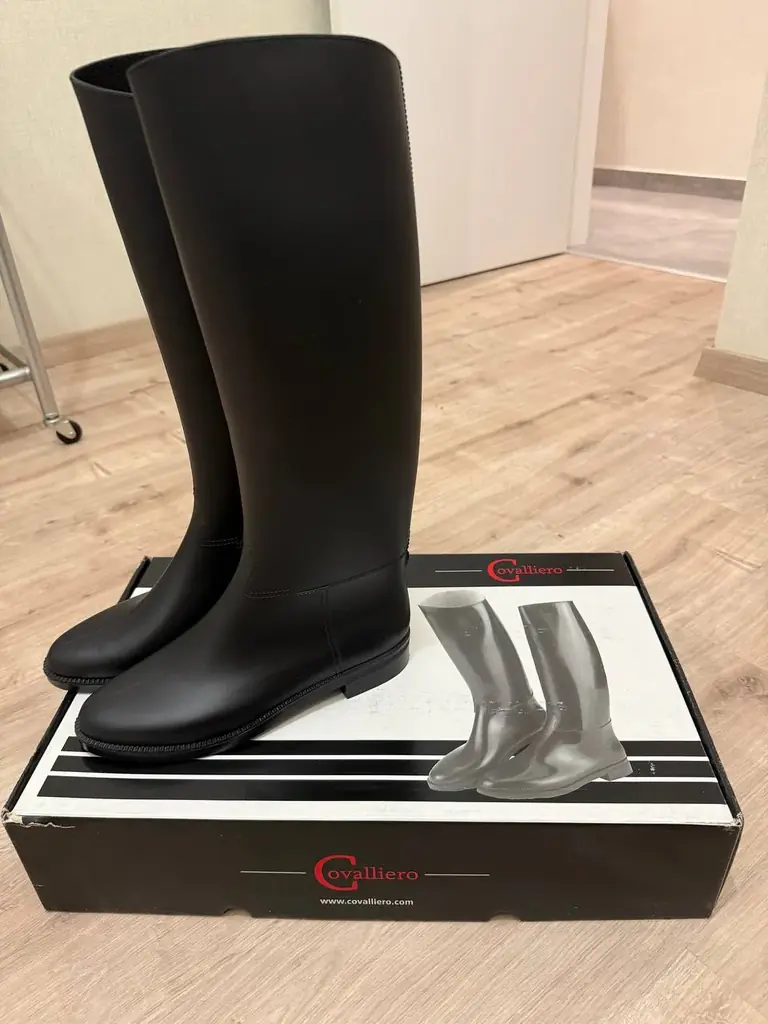 Продам женские сапоги для верховой езды бренда Covalliero (Италия)