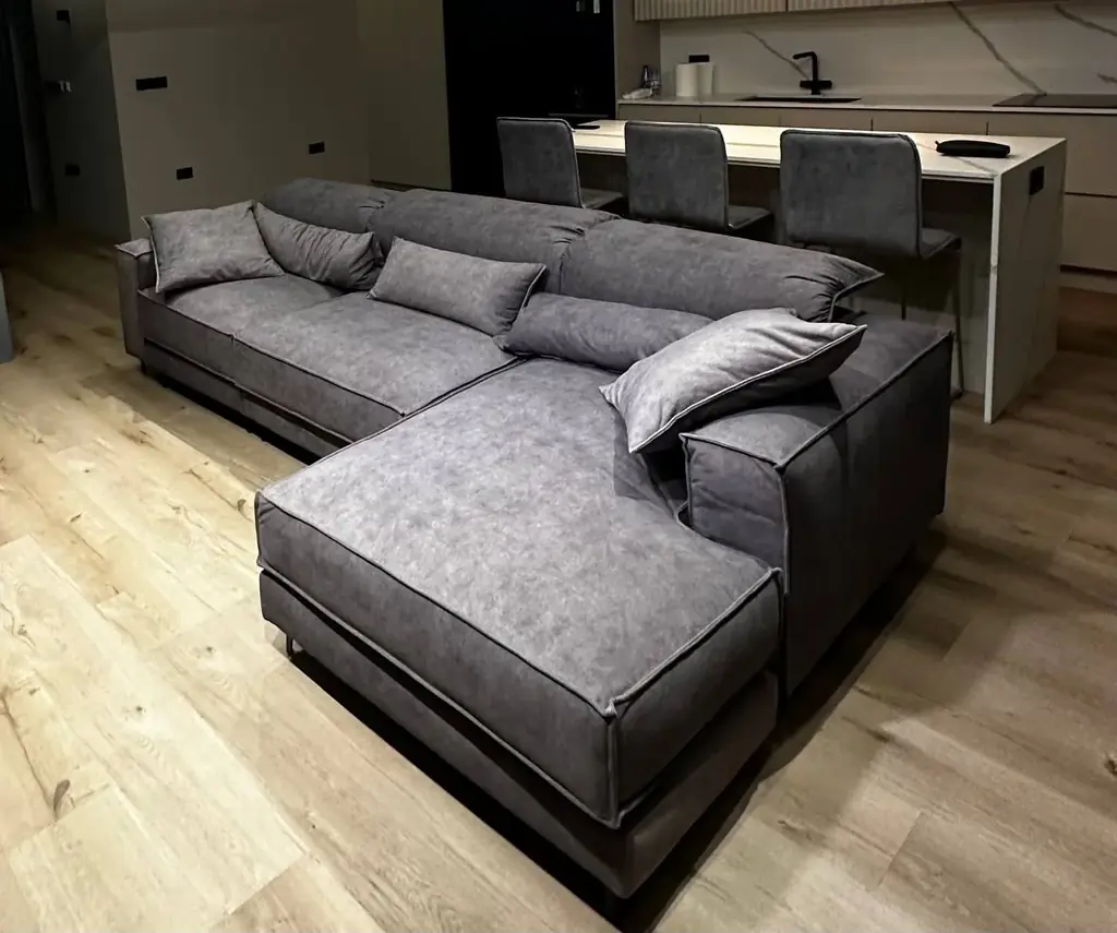 Диван большой 1000€ как новый!, был 4500€, цвет не подходит . 310 см х 110см х 160см