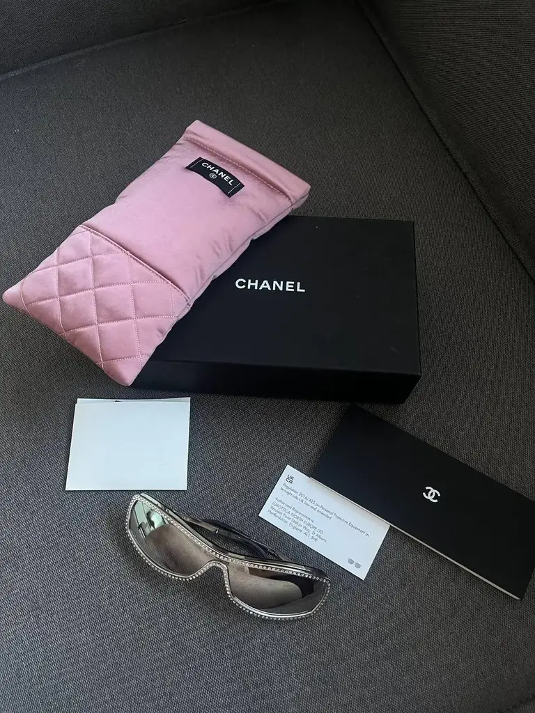 Продаю женские очки Chanel.