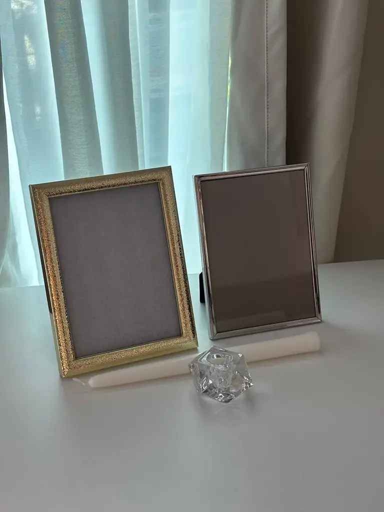Продаю набор для декора дома: 2 фоторамки и подсвечник со свечой.