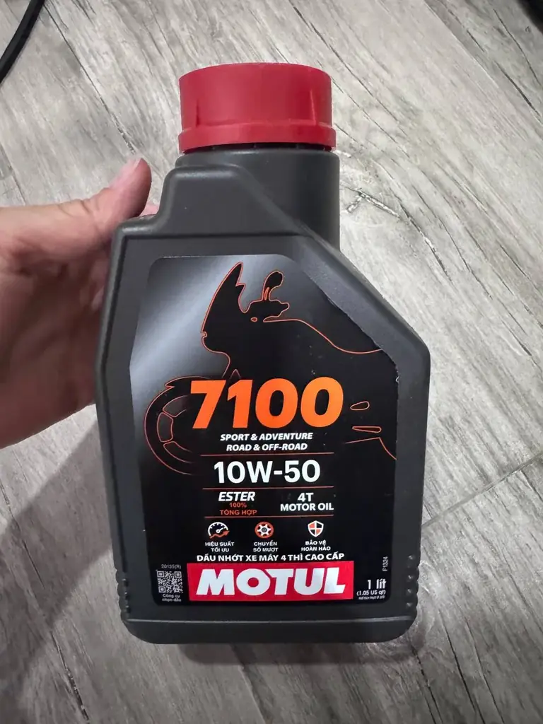 🏍 Продам моторное масло Motul 7100 4T (10W-50)