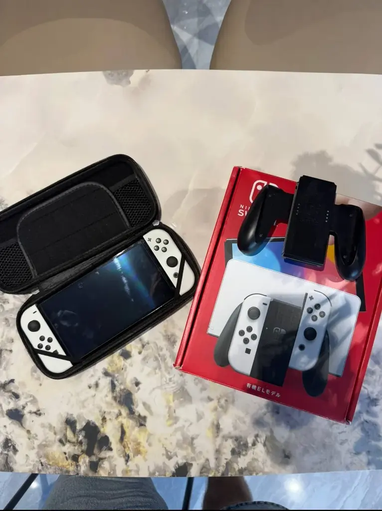 Продаю Nintendo Switch oled (прошитая)