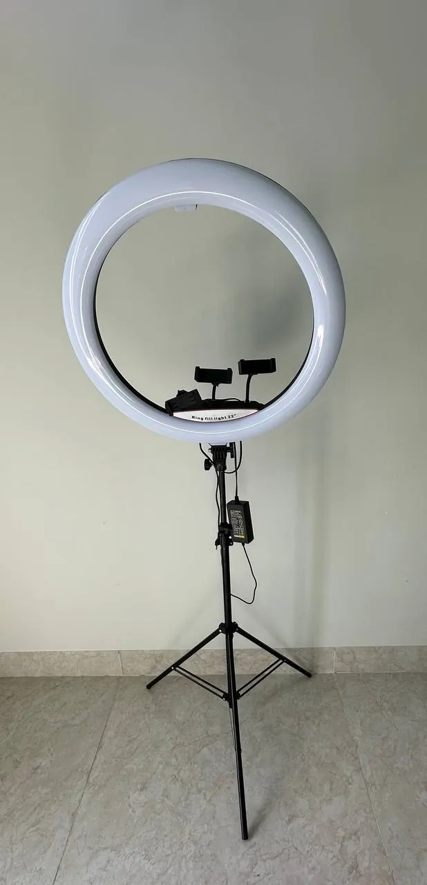 📸 Продаю кольцевую LED-лампу 22” на штативе