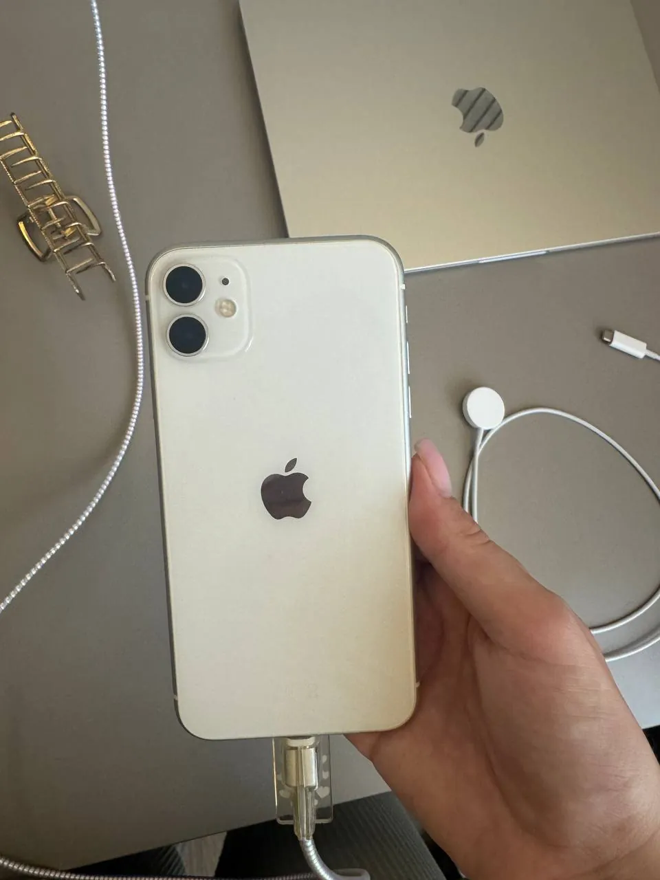 ПРОДАМ айфон 11 и часы Apple Watch SE 25 года (44мм, 100% АКБ)