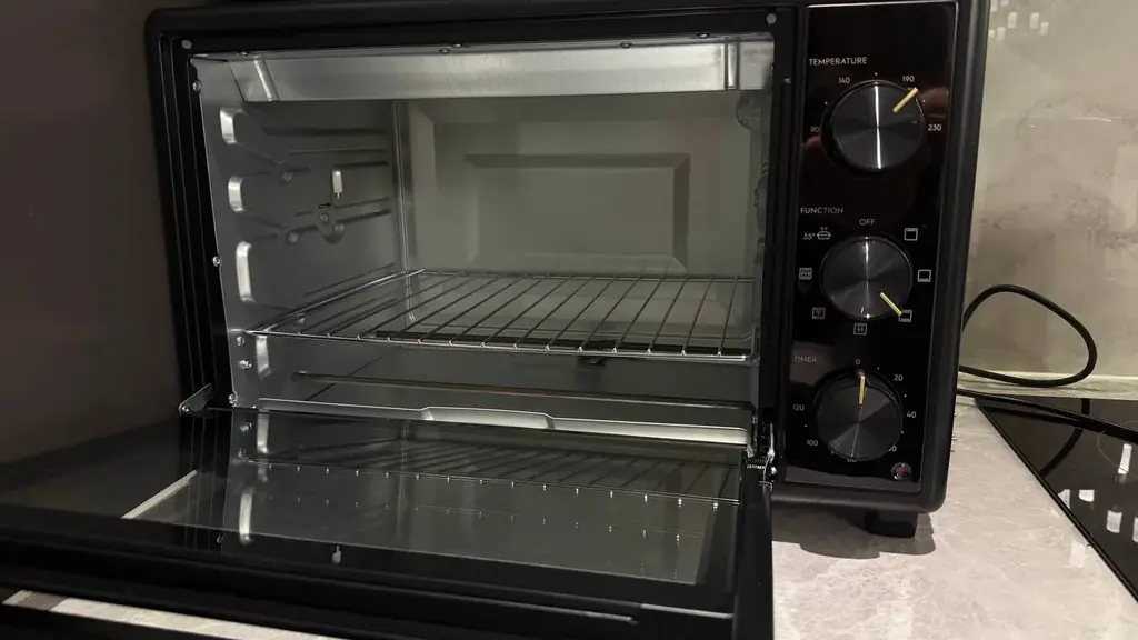Продам электрическую духовку Electrolux EOT3218XG (32 л)