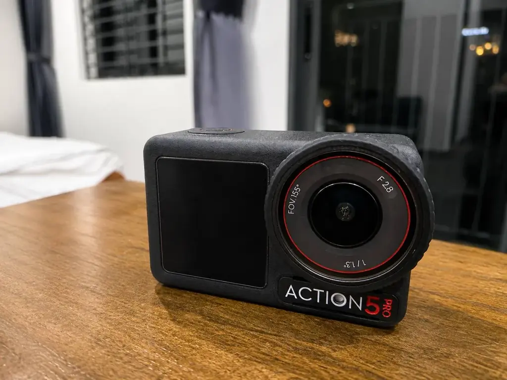 Продам DJI Osmo Action 5 pro, состояние идеальное, сама камера и зарядка + крепление на шею, крепле…