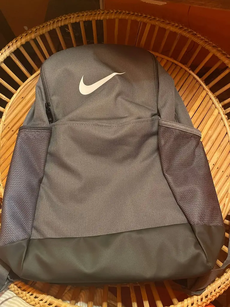 Продам абсолютно новый рюкзак Nike. Причина продажи: нужен размер больше