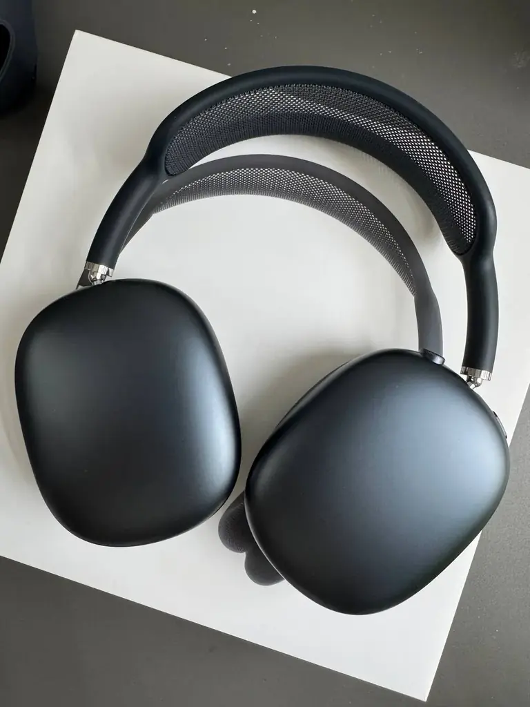Продам AirPods Max 2, брала в мае. Надевала пару раз, все время были в чехлах. Состояние новых. Про…