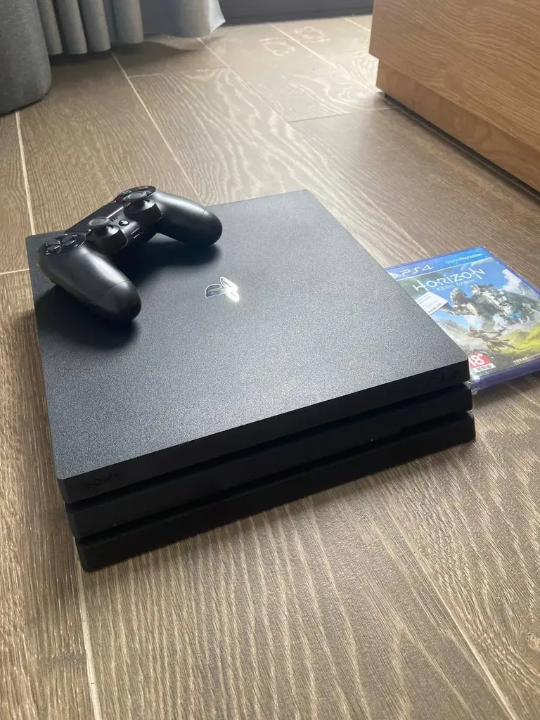 Продаю Sony PlayStation 4 Pro 1TB 🎮