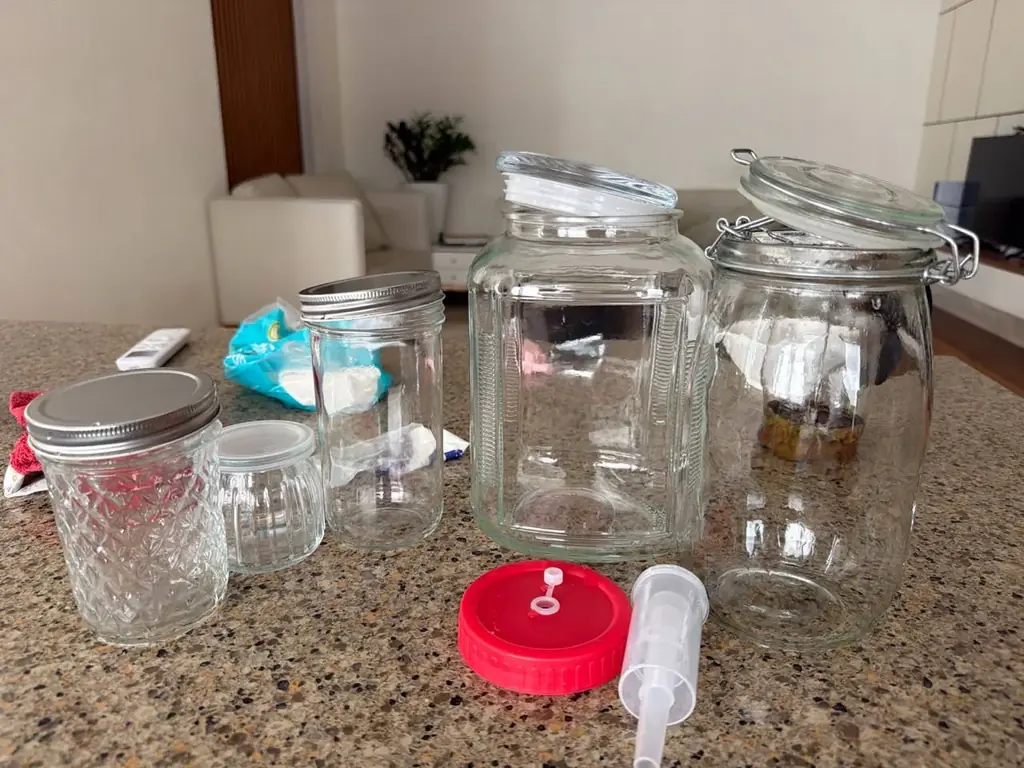 продам стеклянные банки, всякие разные
