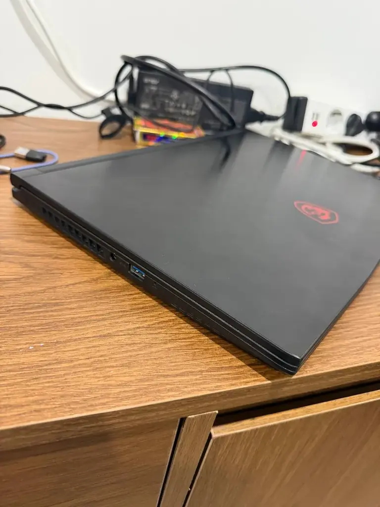 Продам игровой ноутбук MSI проц i7-11800h 16gb оперативной памяти две планки по 8gb работают в двух…