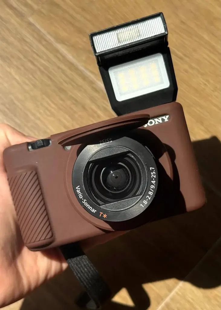 Продаю фотоаппарат Sony ZV-1 аналог Canon g7x 📸 также можно использовать для съемки видео, ведения…