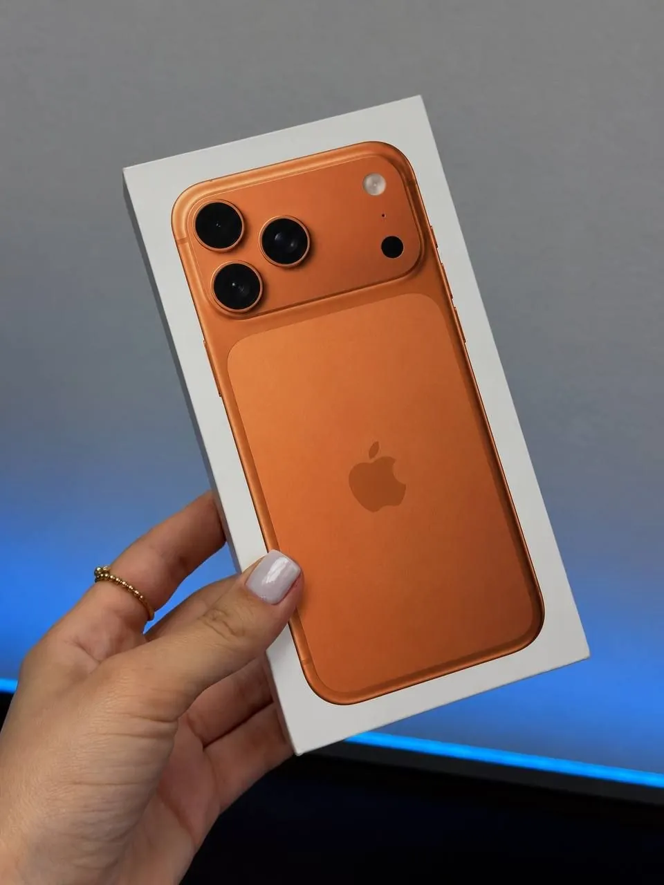 Продам Apple iPhone 17 Pro 256ГБ SIM + ESIM (Оранжевый|Cosmic Orange)