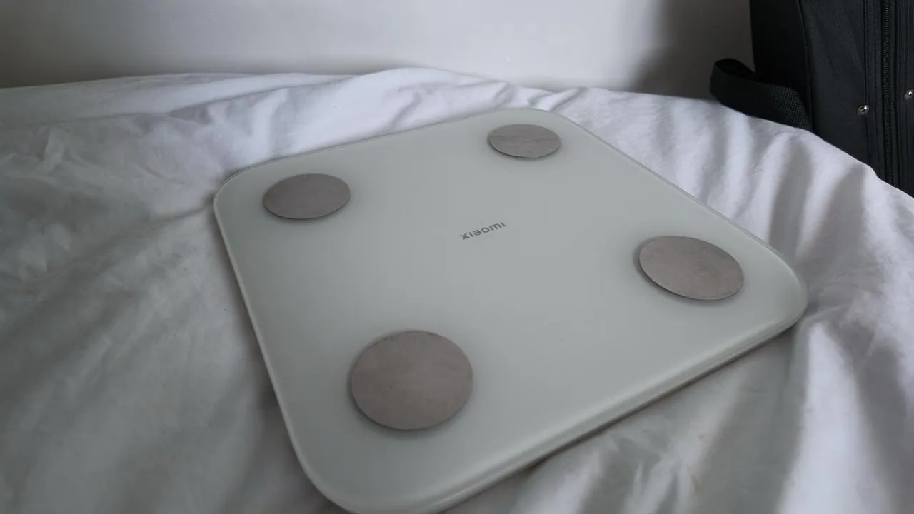 Умные весы Xiaomi Body Composition Scale S400 — 350 000 VND
