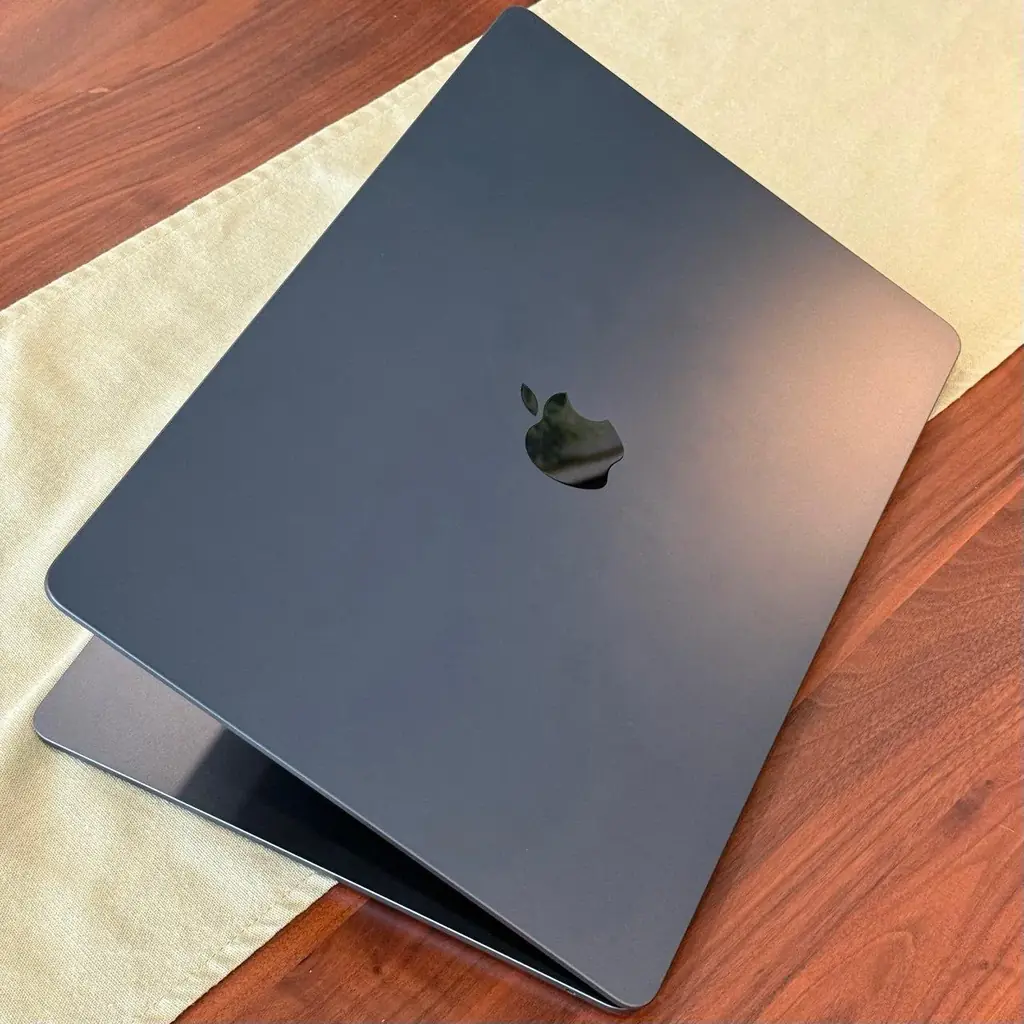 Продаю MacBook Air 15" M4, 16/512 GB.