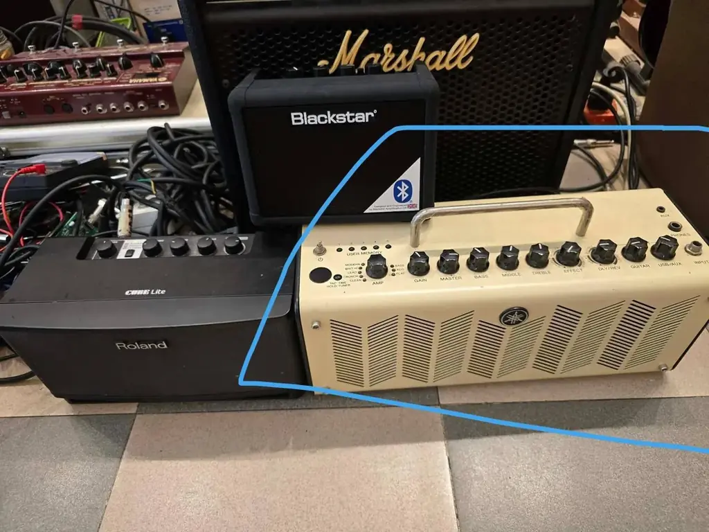 🎸Продаю гитарный комбик Yamaha THR10 за 3,5 млн донгов.