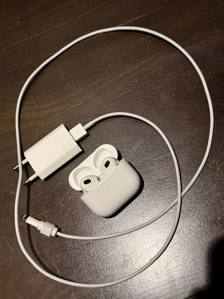 Продаю AirPods 3 оригинал! Им полтора года, использовал редко, раз/два в неделю, батарею держат отл…