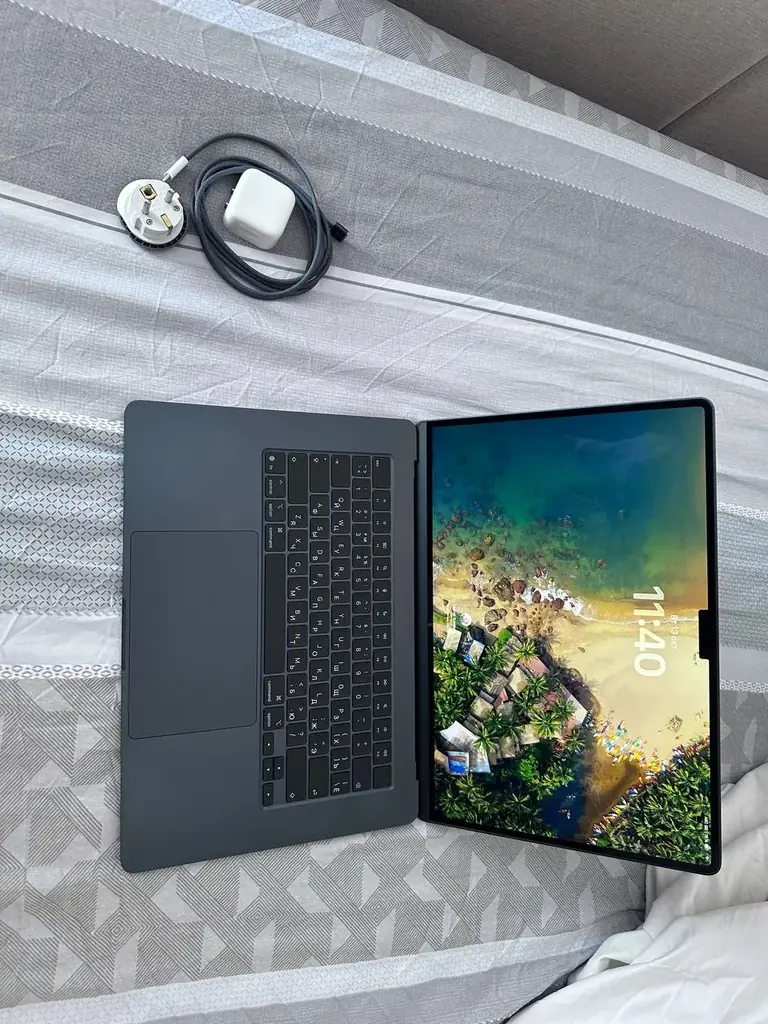 Продам Apple MacBook Air 15" (M5, 10C CPU/10C GPU, 2026), 16 ГБ, 512 ГБ SSD, «полуночный черный»