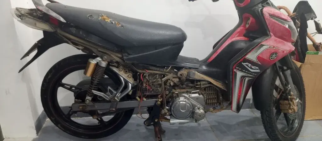 Кому-нибудь нужен такой байк Yamaha Юпитер 2011 года, на запчасти может быть или если не лень возиться- восстановить, а то сегодня выкинем не помойку.