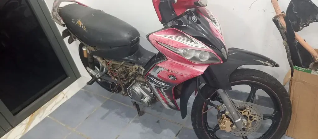 Кому-нибудь нужен такой байк Yamaha Юпитер 2011 года, на запчасти может быть или если не лень возиться- восстановить, а то сегодня выкинем не помойку.