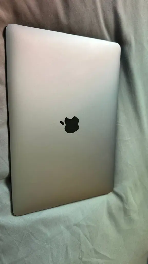 Продаю MacBook Air 13″ M1 (2020) — 8/256 GB