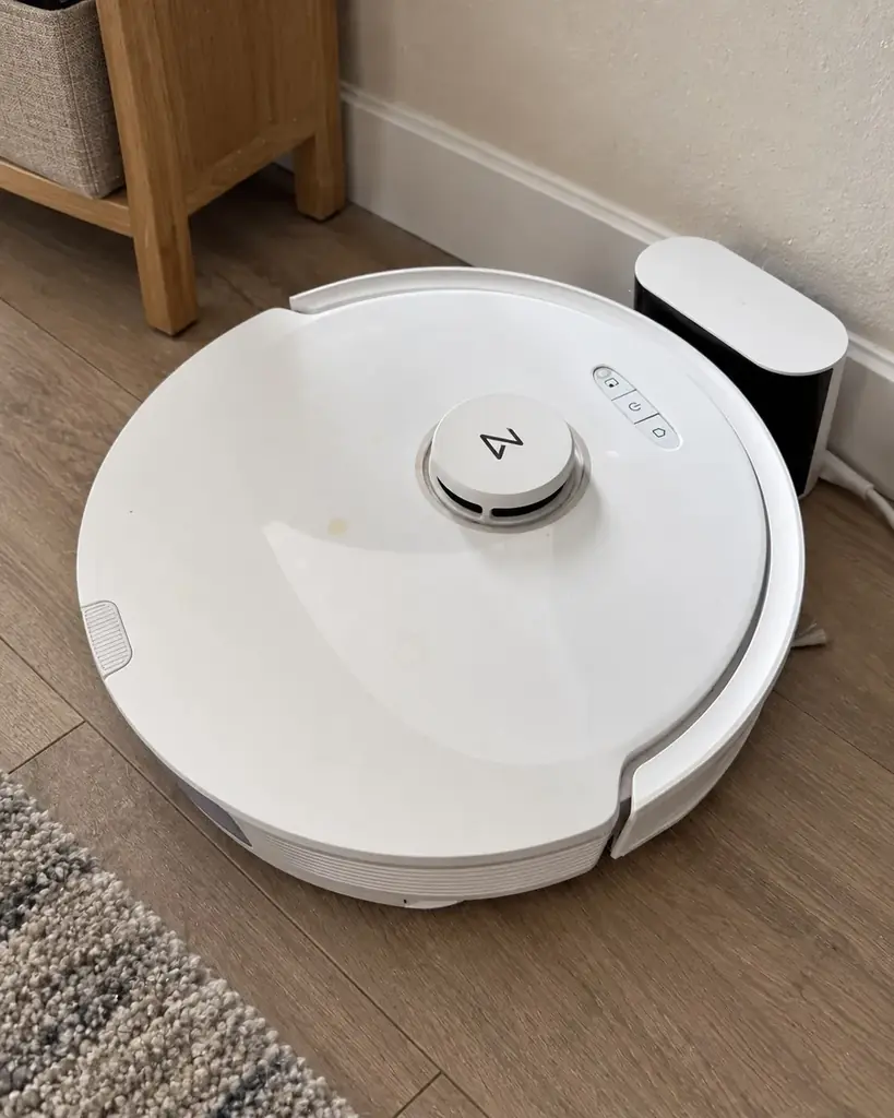 Продаётся робот‑пылесос Roborock Q8 Max. Он полностью исправен, при желании можно увидеть работу ус…