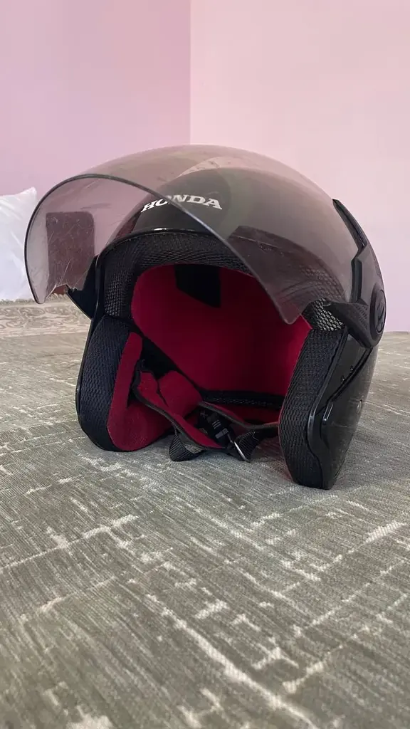 Продам шлем Honda 3/4