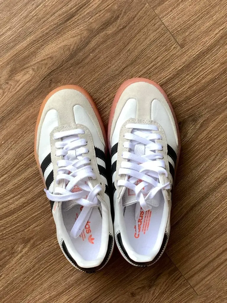 Продам новые кроссовки (не подошел размер) Adidas Sambae. Размер: EU 37⅓. Оригинал, есть чек
