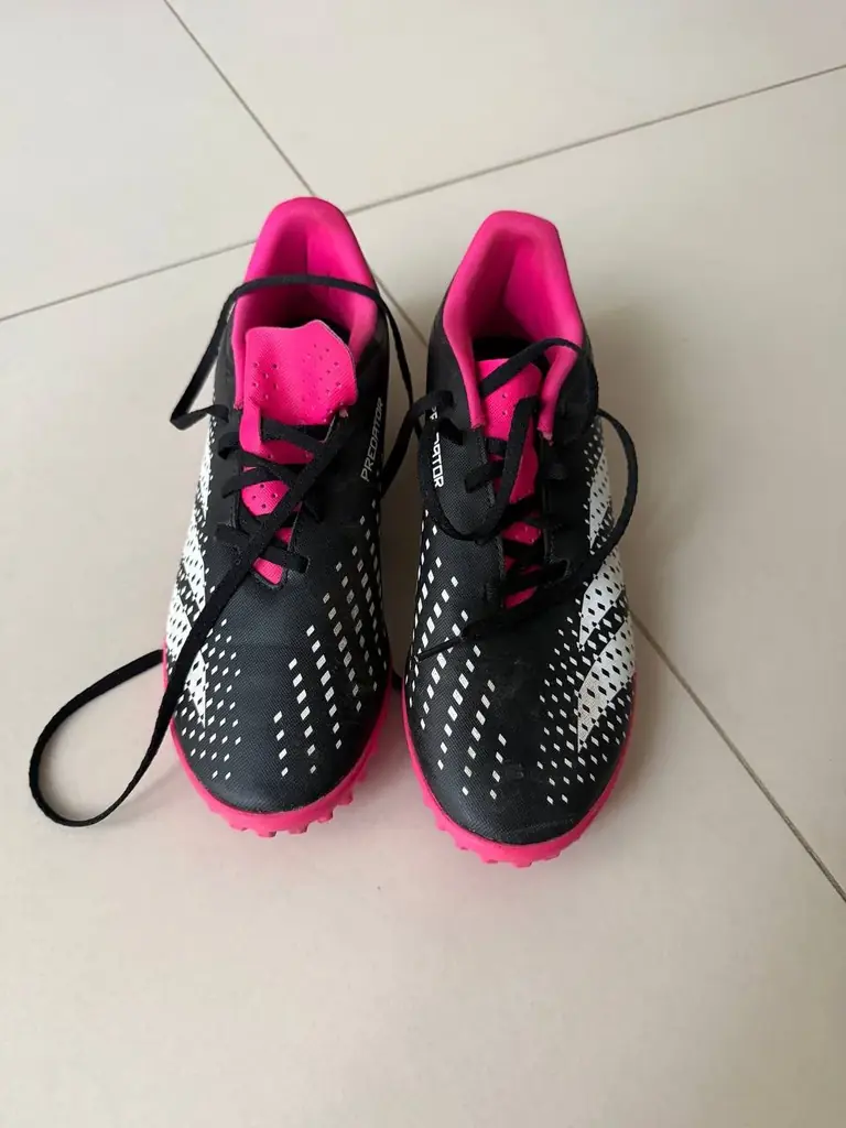 Бутсы Adidas Predator, размер UK 8, для искусственного газона