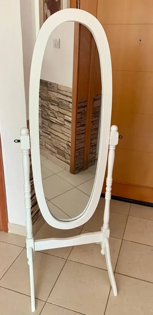Напольное зеркало IKEA. 75 dhs. Забирать с Al Barsha 1.
