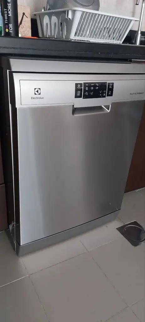Посудомоечная машина Electrolux. 2-3 года. Состояние отличное. Цена - 400 дирхам. JLT Cluster O.