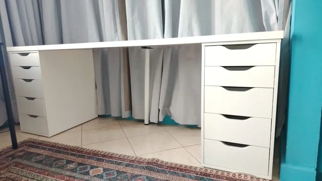 Продаётся стол IKEA 200x60 cm., 500 дирхам. Забирать в Jumeirah или отправлю доставщиком по предопл…