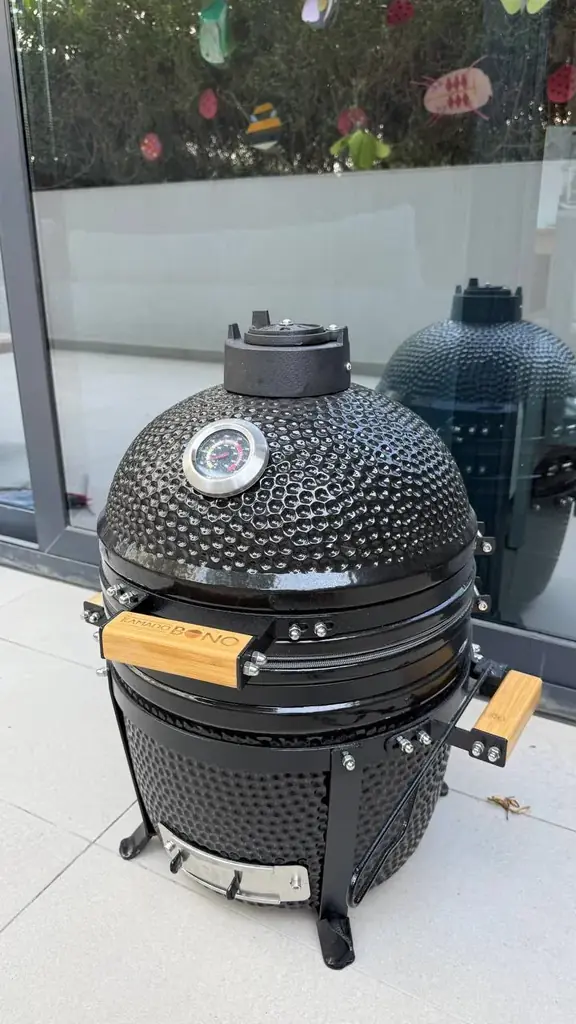 Kamado Bono Mínimo 15” ceramic grill.