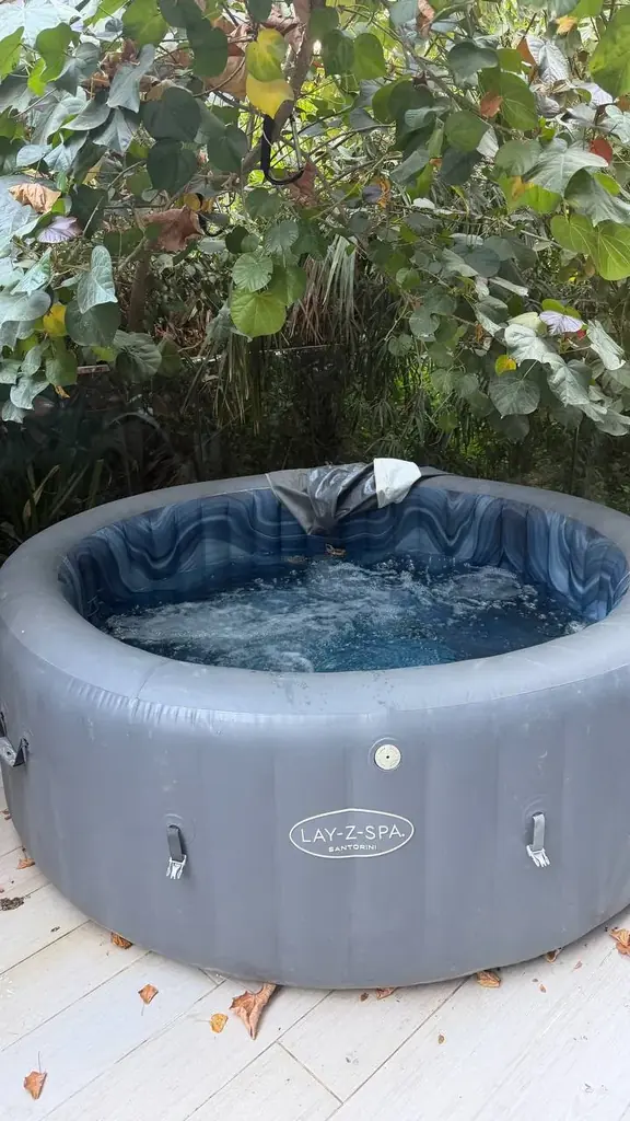 Продам Jacuzzi lazy spa с подогревом воды и двумя режимами работы. 850 AED самовывоз