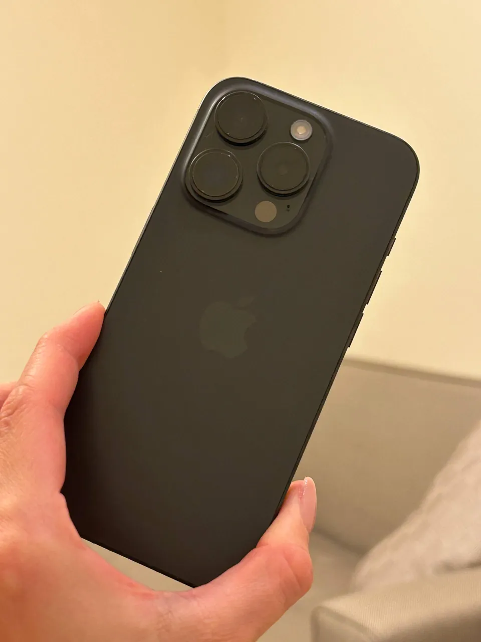 iPhone 15 Pro 128 ГБ — идеальное состояние