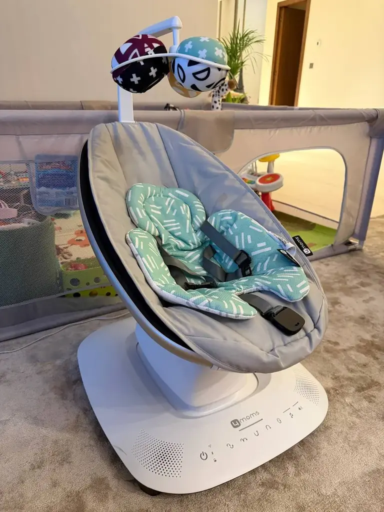 Продам 4 moms, с накладкой для младенца. Почти не пользовались.