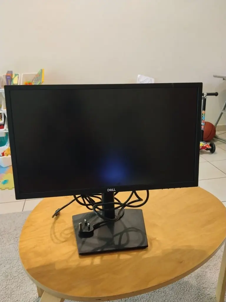 LED-монитор Dell 22 дюйма с подставкой — 120 дирхамов The Greens