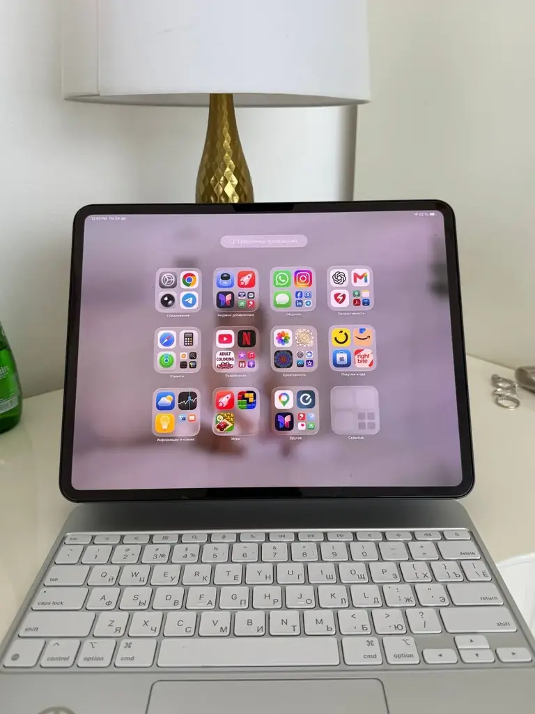 Продам IPad Pro 13” (M4) Wi-Fi + Cellular + клавиатура и чехол + Apple Pencil Pro