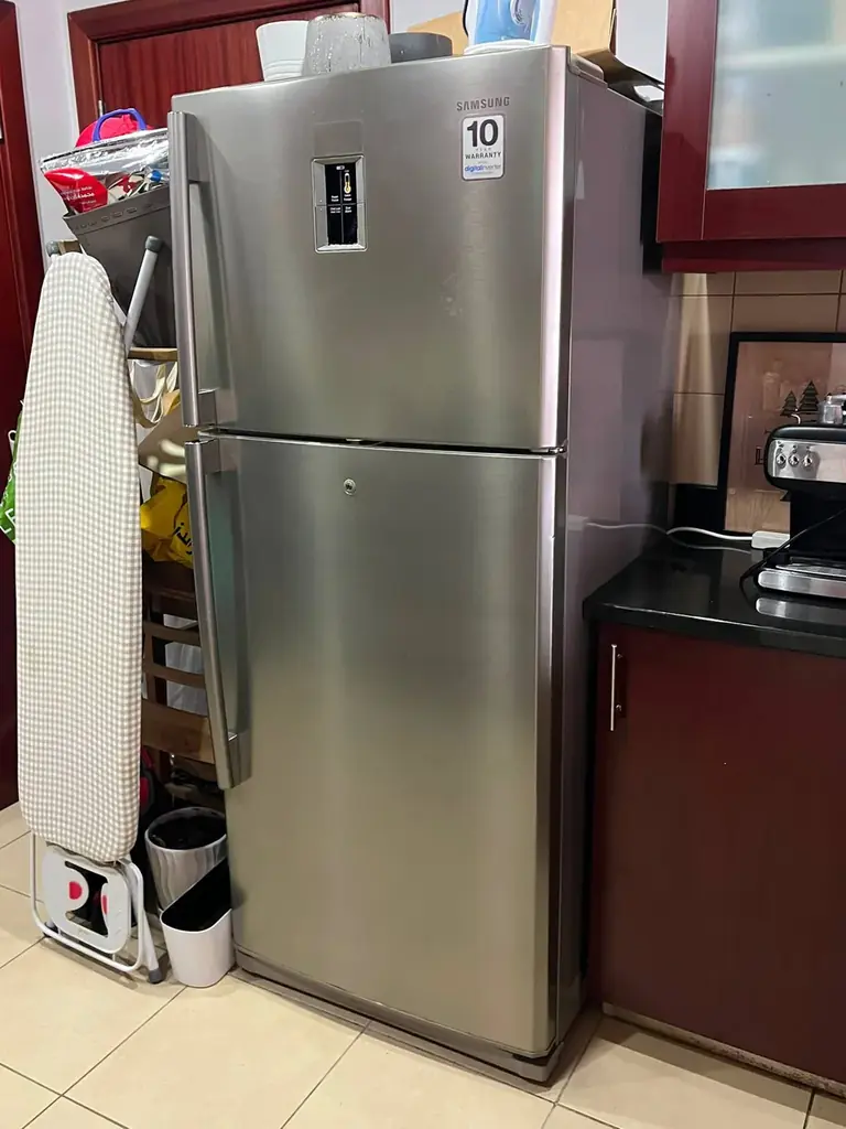 Холодильник Samsung — 800 AED