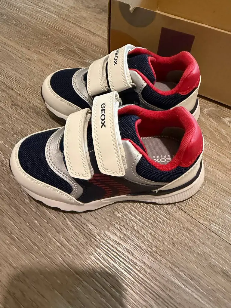 Новые кроссовки , Geox, 100 дирхам