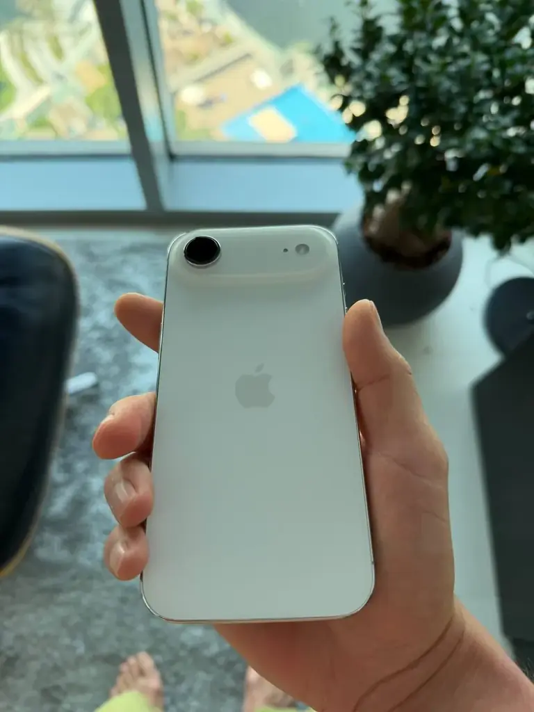 IPhone Air 256 состояние идеальное. 70 циклов. Батарея 100% . Пользовался 3 месяца. 3100 aed