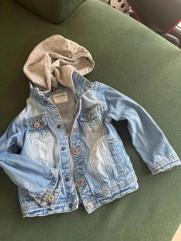 Куртка джинсовая, рост 104, 40 дирхам