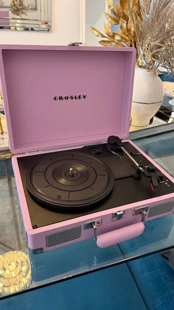 Продаю виниловый проигрыватель Crosley