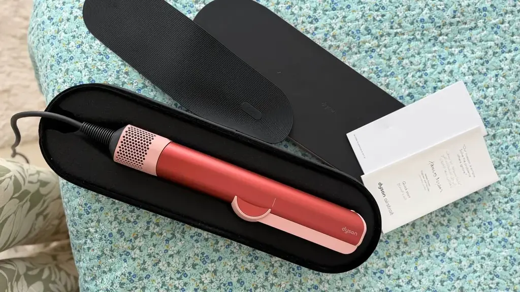 Продаю Dyson straightener