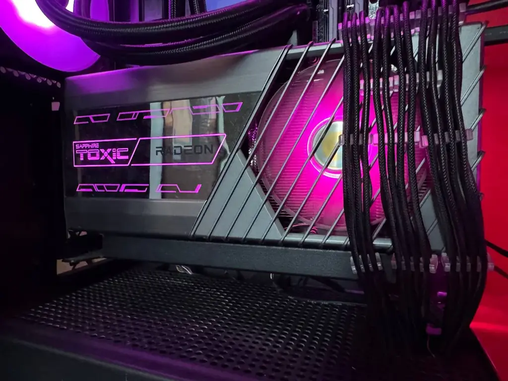 Видеокарта Sapphire TOXIC AMD Radeon RX 6900 XT Gaming OC 16GB GDDR6 Graphics Card