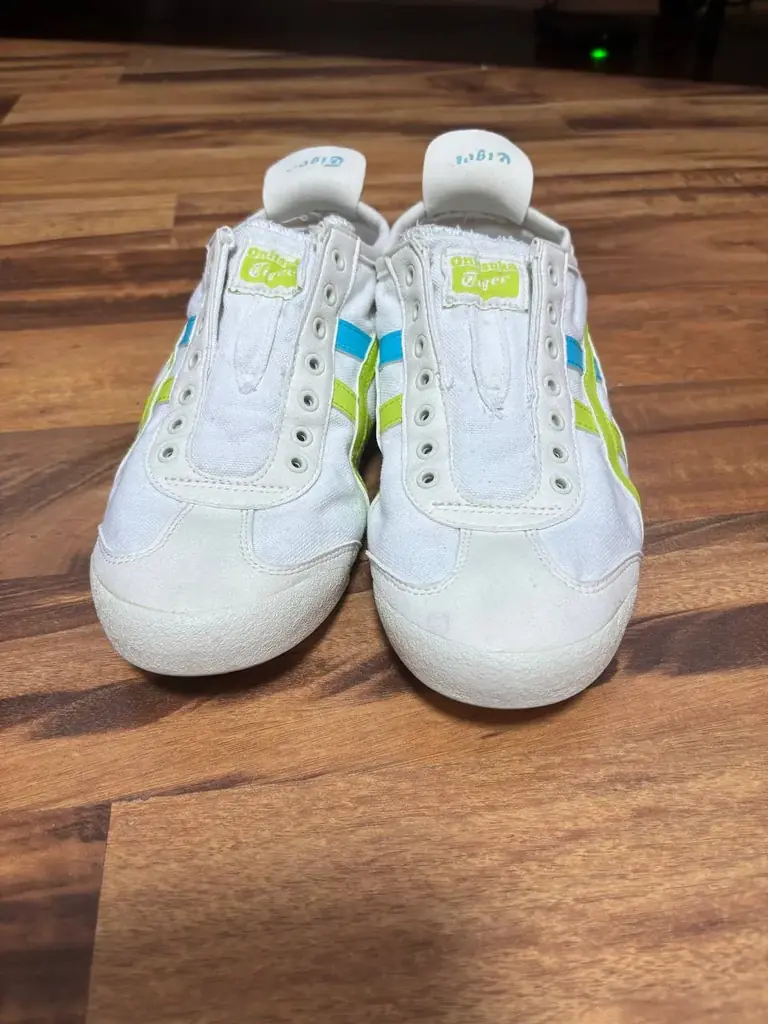 Продаю оригинальные кроссовки Onitsuka Tiger. Основной материал - текстиль, мыс - замша. Куплены в …