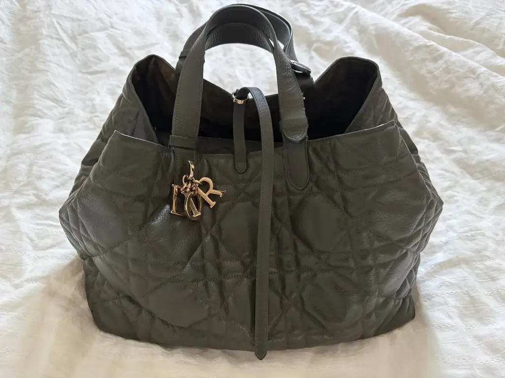 Сумка Dior, размер XL, зеленый редкий цвет, шикарное состояние. Покупалась в 2024 году. AED11,000 (…
