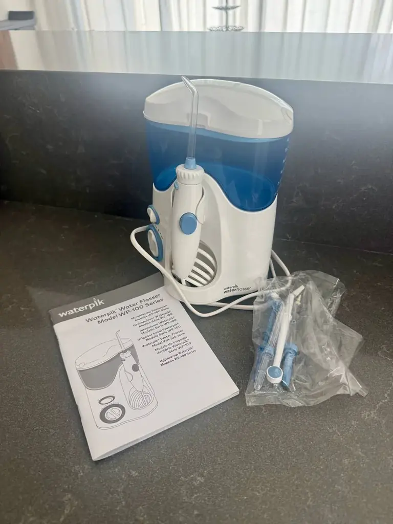 Ирригатор Waterpik WP-100 Series. Он в идеальном состоянии и практически не использовался. В компле…